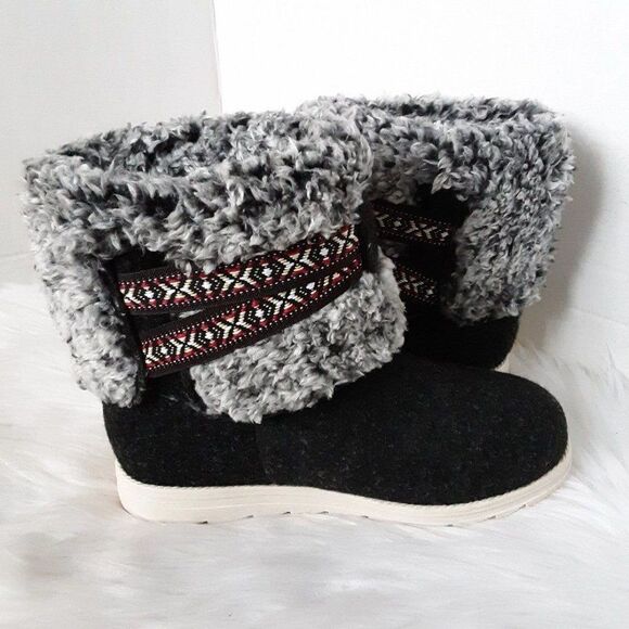 Muk Luks Women's size 6M Winter Boot - Picture 3 of 9